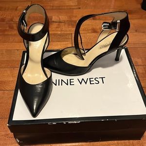 Nine West Suzyo Black Leather size 5